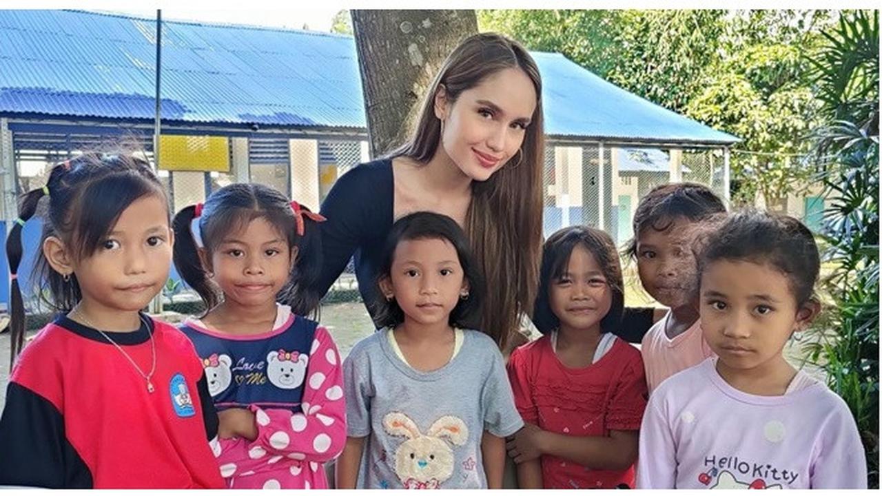 Keren! Cinta Laura Bangun Sekolah di Kaki Gunung Salak bagi Anak-anak tak Mampu